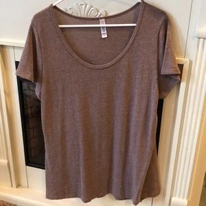 Size L LuLaRoe Classic T